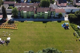 Der Sportplatz hinter dem Don Bosco Zentrum bietet viel Raum für Sport, Spiel und Open-Air-Events