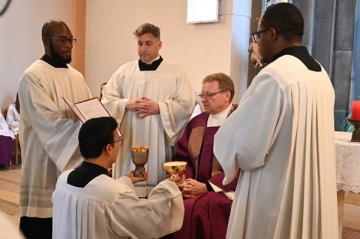 Duy-Duy Josef Trinh wurde in Regensburg als Akolyth beauftragt