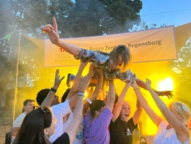 Stage Diving beim Sommerfestival 2022 im Don Bosco Zentrum