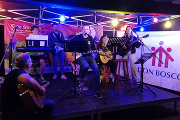 Gefeiert wurde das 100-Jährige mit viel Musik: Neben jungen Musikerinnen und Musikern trat auch eine Band von Mitarbeitenden des Don Bosco Zentrums auf.