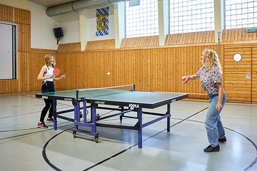 Im Mehrzweckraum des Don Boscozentrums Regensburg steht unter anderem eine Tischtennisplatte zur Verfügung
